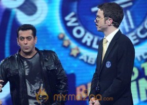 Salman and Preity on the  Guinness World Records photo 19