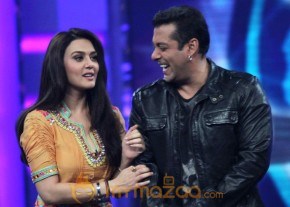 Salman and Preity on the  Guinness World Records photo 15