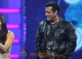 Salman and Preity on the  Guinness World Records photo 6