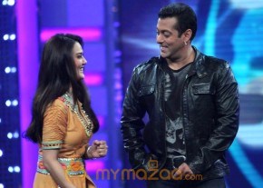Salman and Preity on the  Guinness World Records photo 2