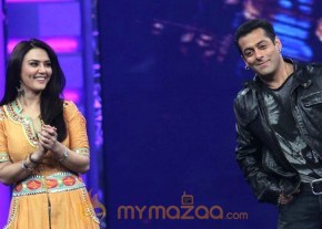 Salman and Preity on the  Guinness World Records photo 9