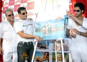 Salman Khan Launch Kingfisher Calendar photo 31