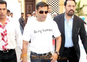 Salman Khan Launch Kingfisher Calendar photo 40