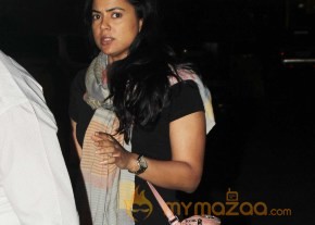 Sameera Reddy Snapped At Mumbai Airport  photo 7