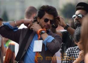 Shah Rukh Khan In Prague Shooting Photos
