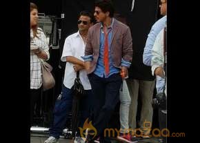 Shah Rukh Khan In Prague Shooting Photos photo 2