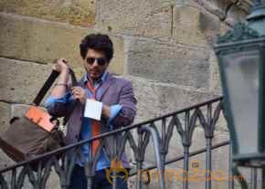 Shah Rukh Khan In Prague Shooting Photos photo 3