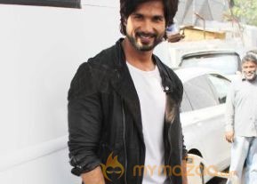 Shahid Kapoor At R Rajkumar Movie Promotion photo 9