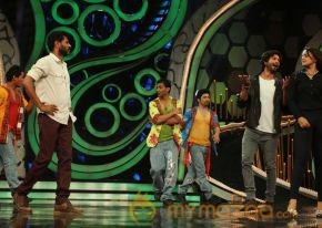 Shahid Kapoor At R Rajkumar Movie Promotion photo 17