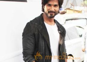 Shahid Kapoor At R Rajkumar Movie Promotion photo 12