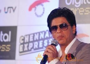Shahrukh Khan Launches Chennai Express Mobile photo 57