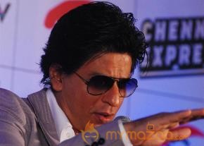 Shahrukh Khan Launches Chennai Express Mobile photo 47
