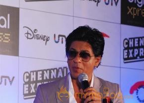 Shahrukh Khan Launches Chennai Express Mobile photo 16