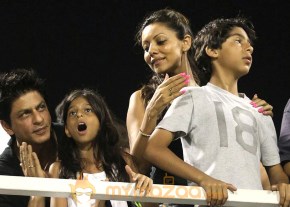 Shahrukh khan and family at IPL photo 4