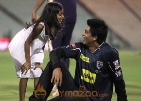 Shahrukh khan and family at IPL photo 11