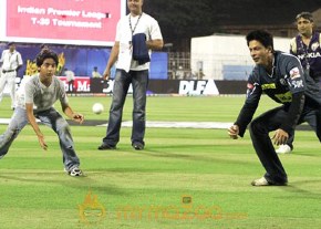 Shahrukh khan and family at IPL photo 10