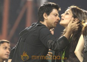Shahrukh khan and family at IPL photo 8