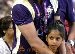 Shahrukh khan and family at IPL photo 12