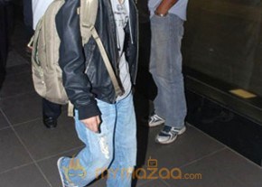 Sharukh and Salman khan at Mumbai Airport Gallery photo 13