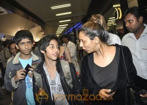 Sharukh and Salman khan at Mumbai Airport Gallery photo 11