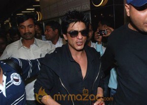 Sharukh and Salman khan at Mumbai Airport Gallery photo 9