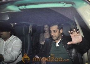 Sharukh and Salman khan at Mumbai Airport Gallery photo 16