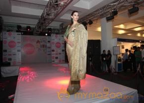Shibani Dandekar- Ali Fazal At Femina Carnival 2013  photo 32