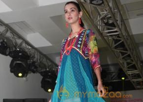 Shibani Dandekar- Ali Fazal At Femina Carnival 2013  photo 19