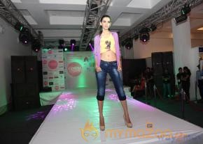Shibani Dandekar- Ali Fazal At Femina Carnival 2013  photo 23