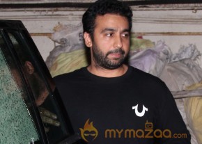 Shilpa Shetty and Raj Kundra Snapped  photo 5
