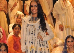 Shraddha Ramp Walk For Jabong PP Collection photo 5