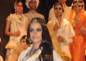Shraddha Ramp Walk For Jabong PP Collection photo 9