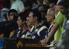 Shriya &amp; SRK Performing At IPL Opening Ceremony photo 4