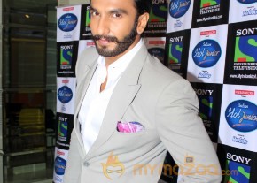 Sonakshi & Ranveer At Indian Idol Junior  photo 13
