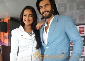 Sonakshi-Ranveer Promote Lootera at Cafe Coffee Day Photos  photo 46
