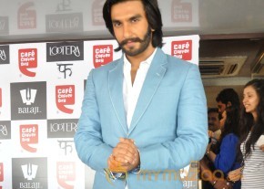 Sonakshi-Ranveer Promote Lootera at Cafe Coffee Day Photos  photo 27