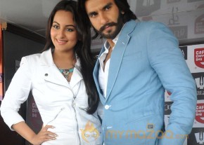 Sonakshi-Ranveer Promote Lootera at Cafe Coffee Day Photos  photo 43