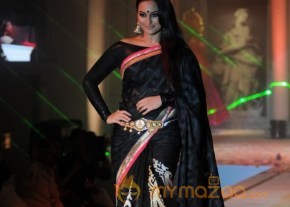 Sonakshi Sinha Latest Rampwalk Photos photo 5