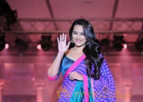 Sonakshi Sinha Latest Rampwalk Photos photo 18