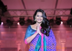 Sonakshi Sinha Latest Rampwalk Photos photo 31