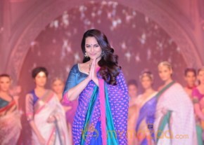 Sonakshi Sinha Latest Rampwalk Photos photo 20