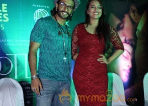 Sonakshi Sinha & Ranveer Singh At Samsung Store   photo 7
