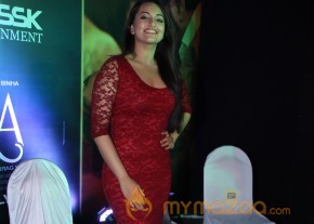 Sonakshi Sinha & Ranveer Singh At Samsung Store   photo 4
