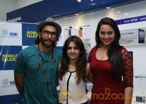 Sonakshi Sinha & Ranveer Singh At Samsung Store   photo 2