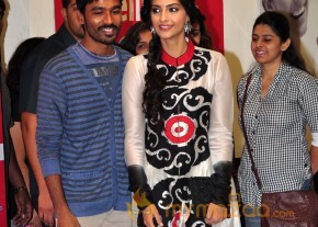 Sonam Kapoor & Dhanush At Reliance Digital Event 