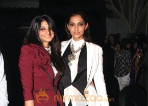Sonam Kapoor at Anamika khanna's Lakme Fashion Show photo 10