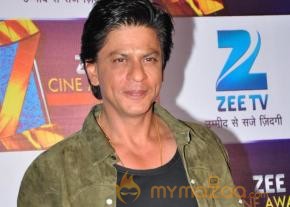 SRK-Deepika At Zee Cine Awards 2013 Announcement photo 10