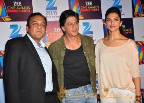 SRK-Deepika At Zee Cine Awards 2013 Announcement photo 21