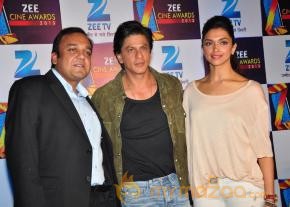SRK-Deepika At Zee Cine Awards 2013 Announcement photo 11
