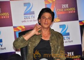 SRK-Deepika At Zee Cine Awards 2013 Announcement photo 25